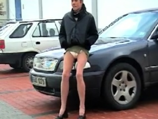 Amateur hottie fucked outdoor in public