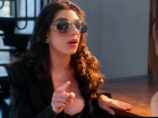 SHESEDUCEDME The Informant